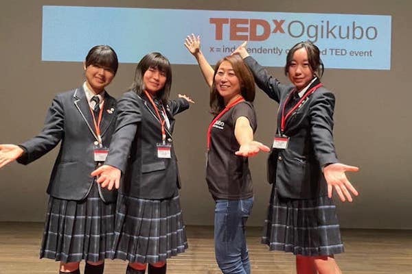 幼児教育に取り組む親子